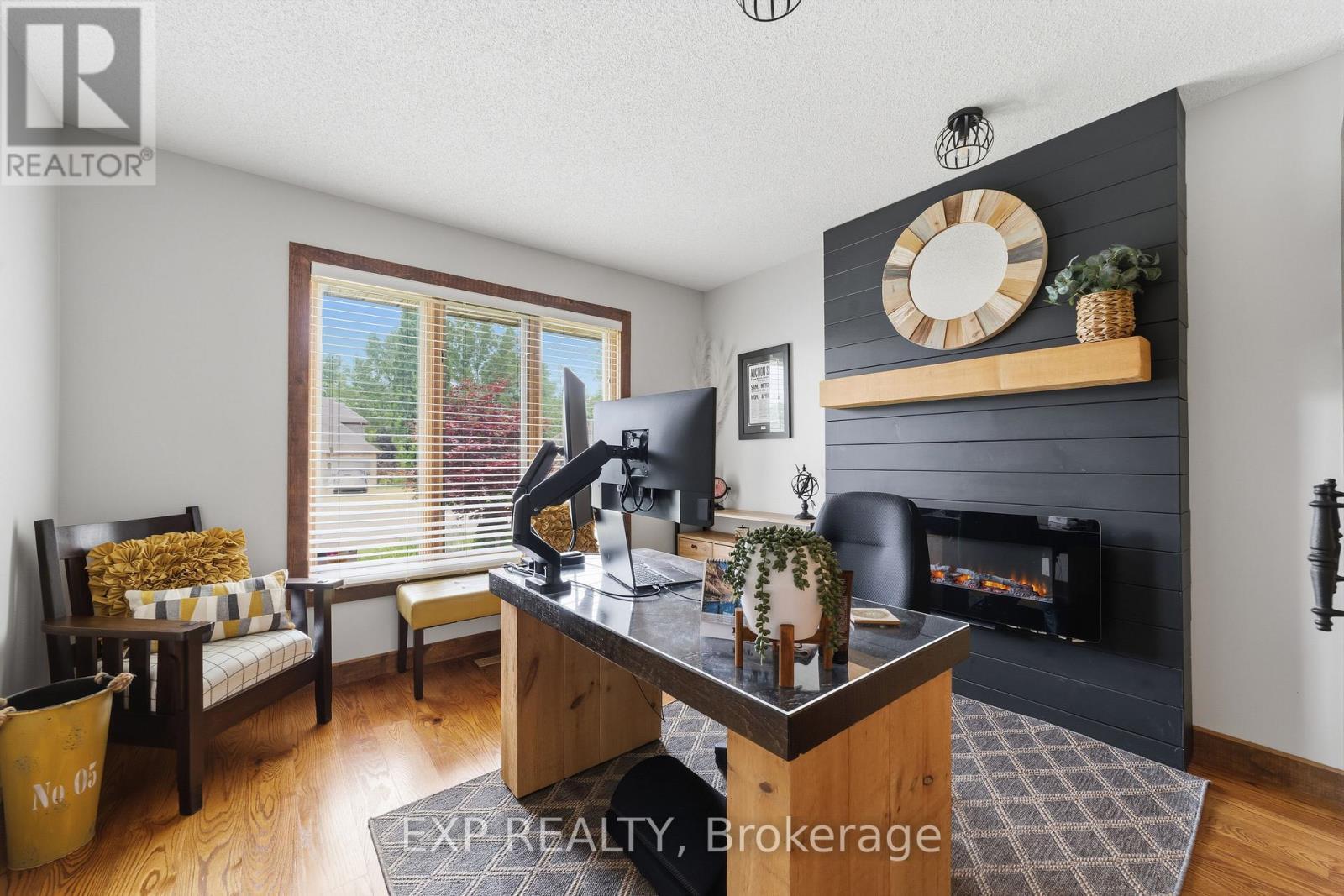 57 Valleyview Crescent, Thames Centre (Dorchester), ON - Indoor Photo Showing Other Room With Fireplace