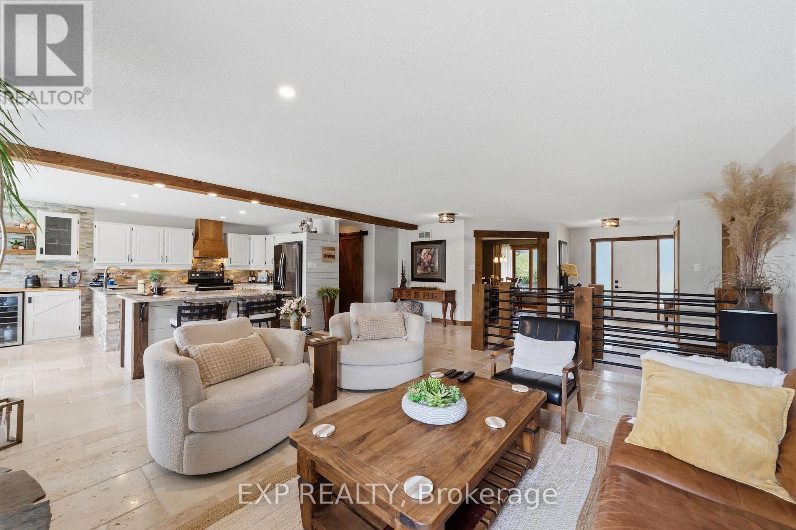 57 Valleyview Crescent, Thames Centre (Dorchester), ON - Indoor Photo Showing Living Room