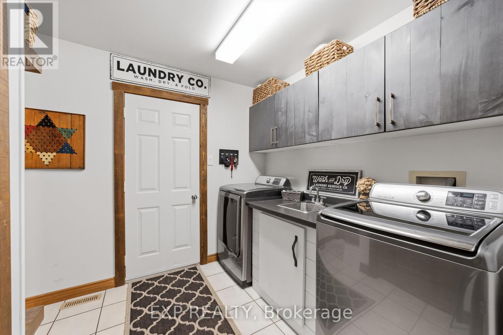 57 Valleyview Crescent, Thames Centre (Dorchester), ON - Indoor Photo Showing Laundry Room