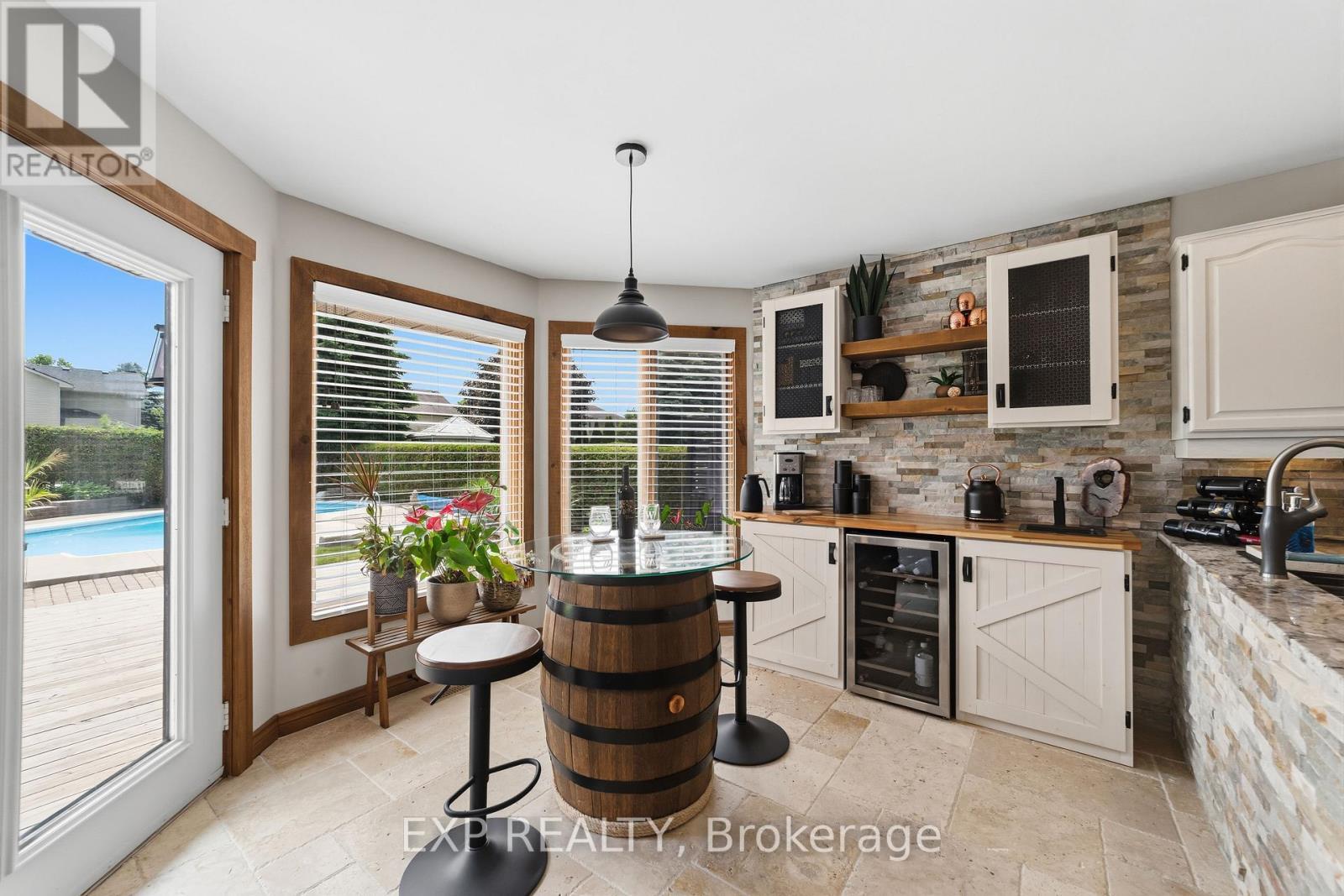 57 Valleyview Crescent, Thames Centre (Dorchester), ON - Indoor Photo Showing Kitchen