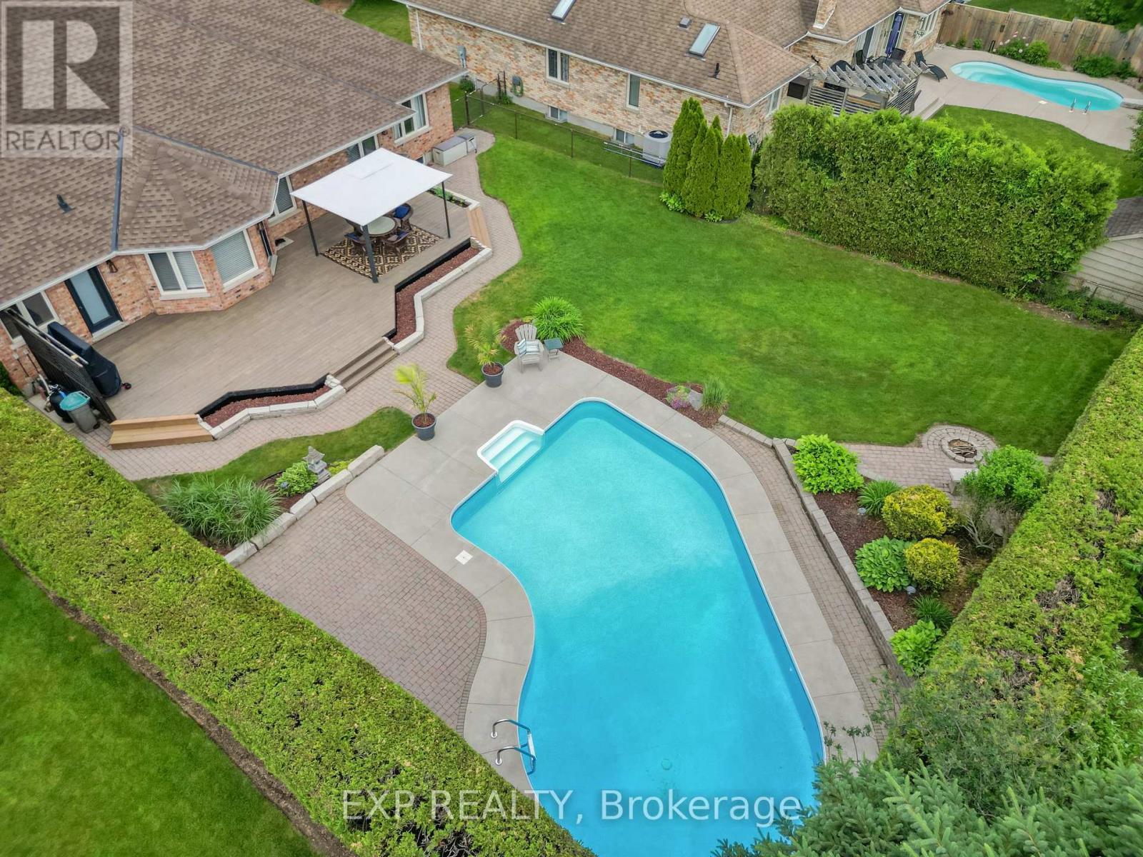 57 Valleyview Crescent, Thames Centre (Dorchester), ON - Outdoor With In Ground Pool With Deck Patio Veranda