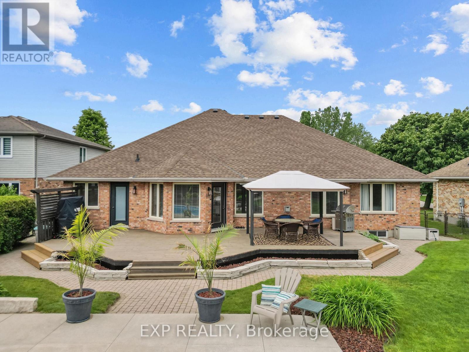 57 Valleyview Crescent, Thames Centre (Dorchester), ON - Outdoor With Deck Patio Veranda
