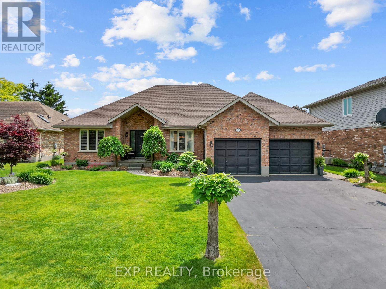 57 Valleyview Crescent, Thames Centre (Dorchester), ON - Outdoor With Facade
