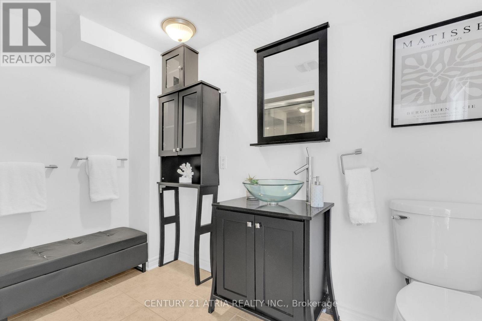 609 Pearson Street, Newmarket, ON - Indoor Photo Showing Bathroom
