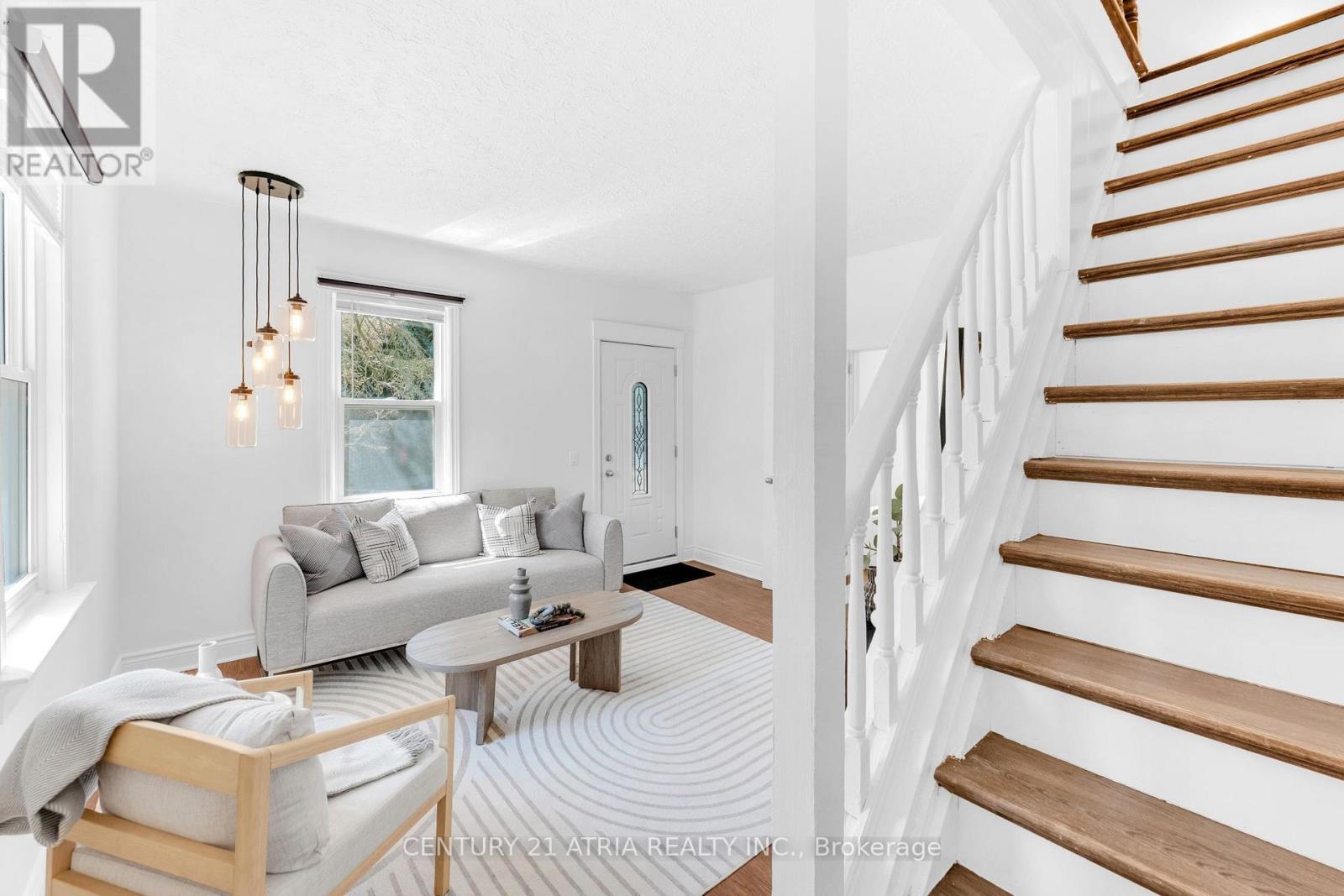 609 Pearson Street, Newmarket, ON - Indoor