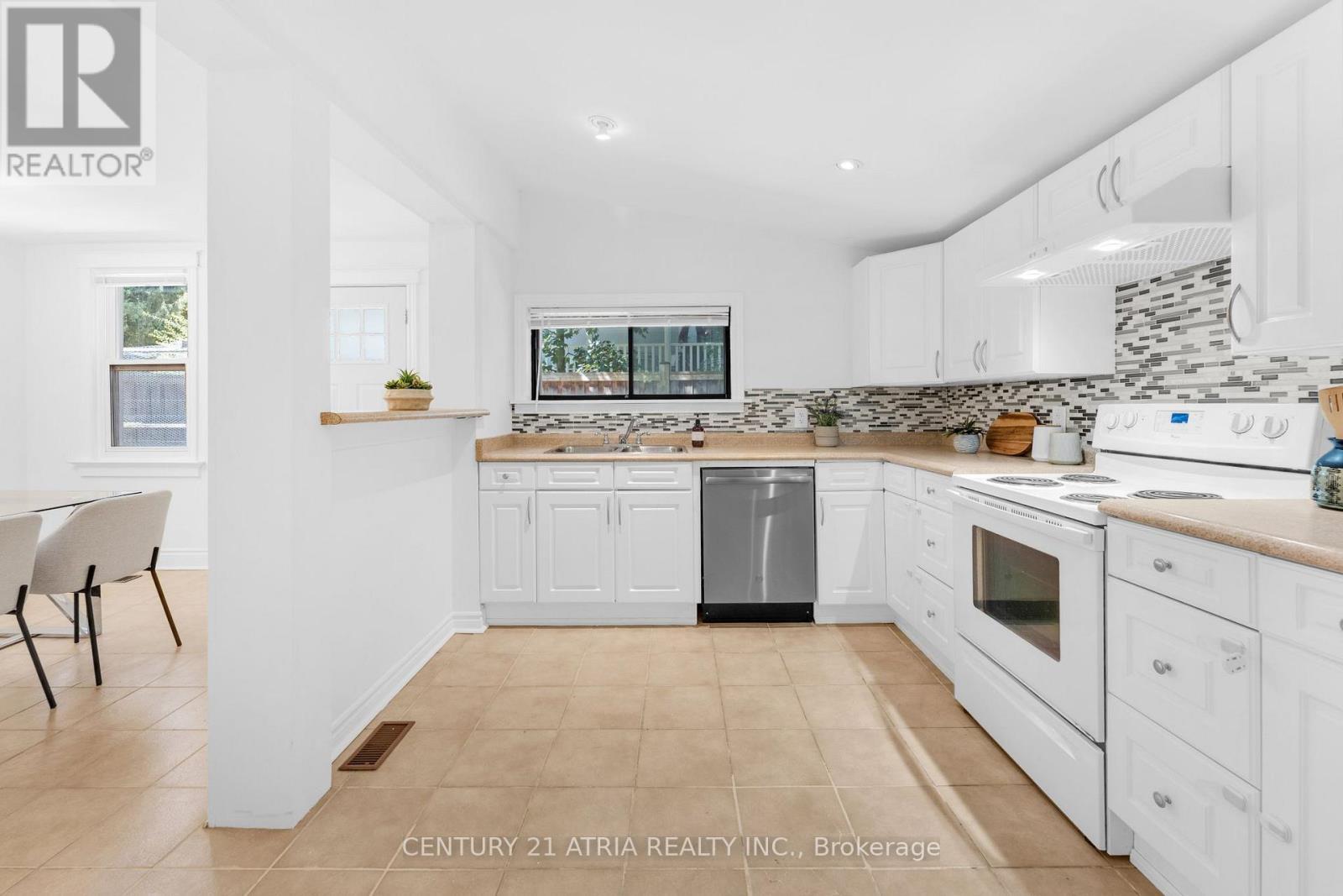 609 Pearson Street, Newmarket, ON - Indoor Photo Showing Kitchen