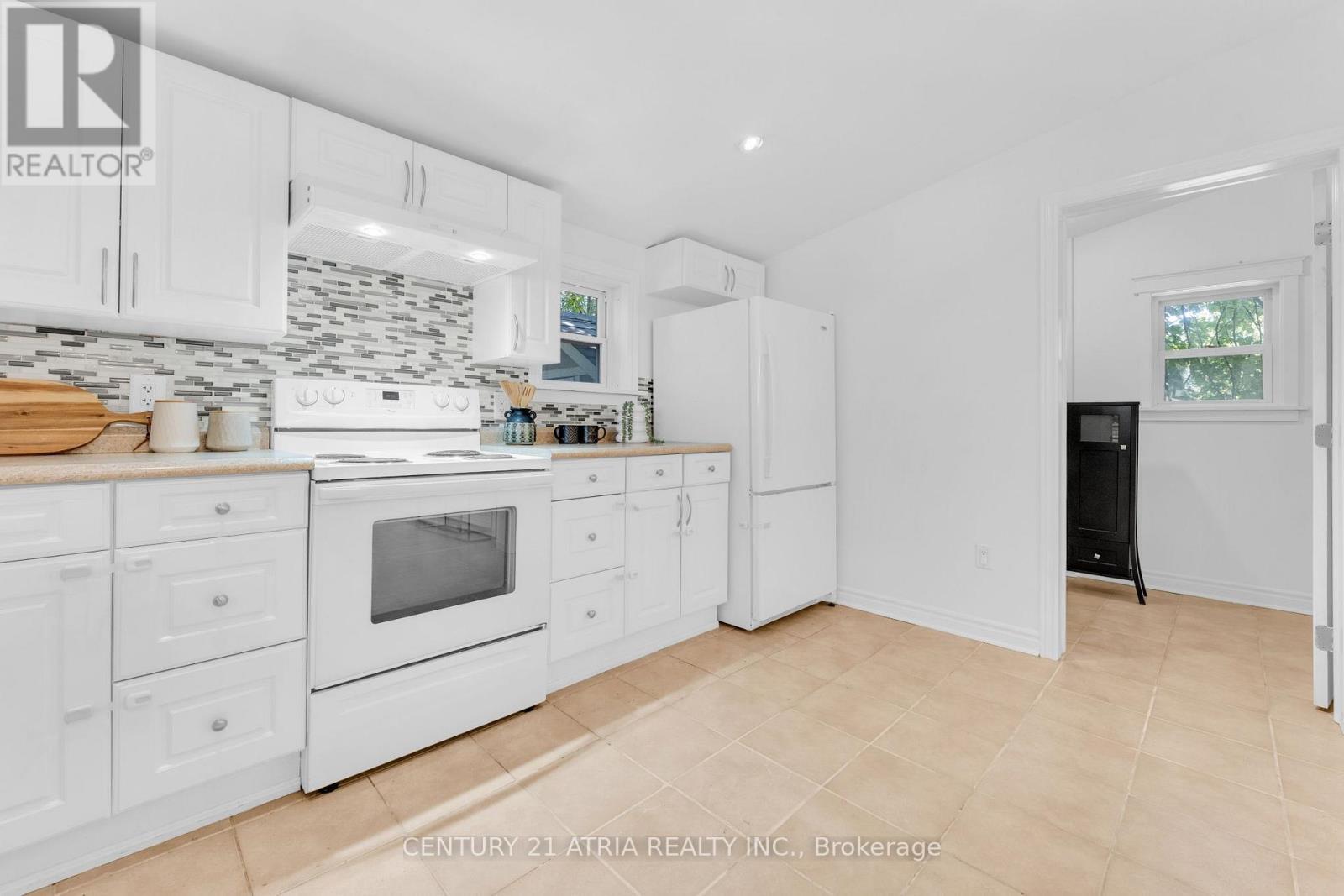 609 Pearson Street, Newmarket, ON - Indoor Photo Showing Kitchen