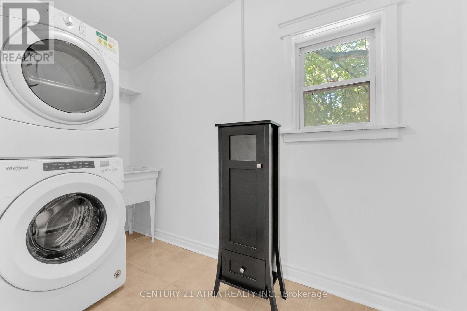 609 Pearson Street, Newmarket, ON - Indoor Photo Showing Laundry Room