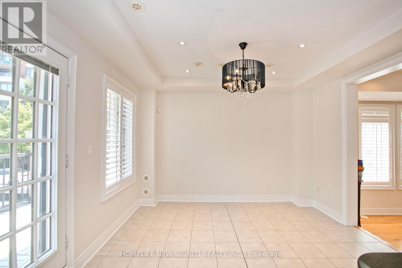 1 Mackenzie'S Stand Avenue, Markham, ON - Indoor Photo Showing Other Room