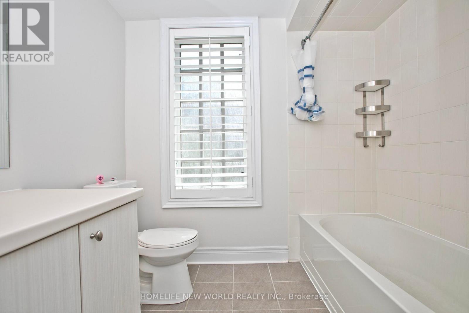 1 Mackenzie'S Stand Avenue, Markham, ON - Indoor Photo Showing Bathroom