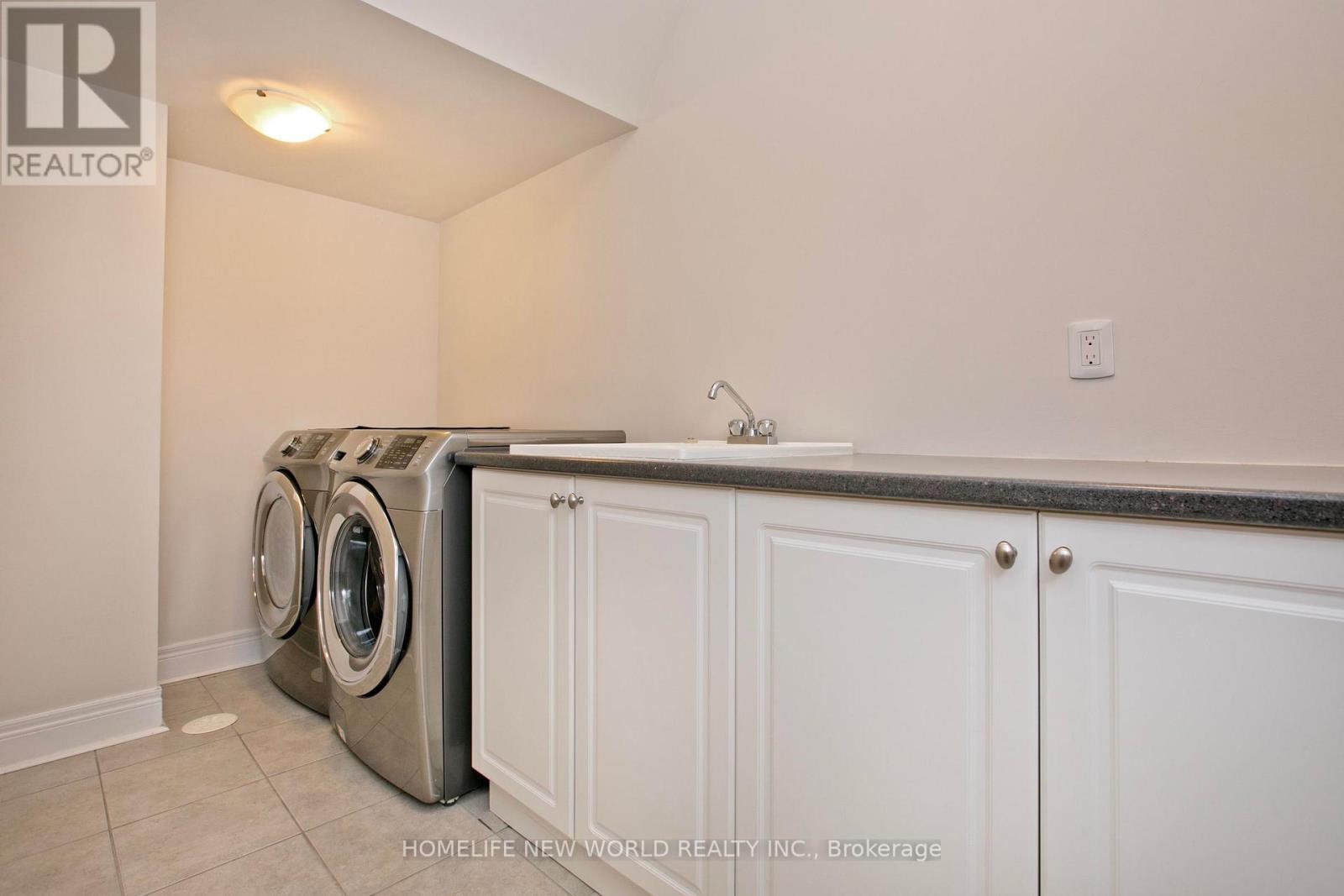 1 Mackenzie'S Stand Avenue, Markham, ON - Indoor Photo Showing Laundry Room