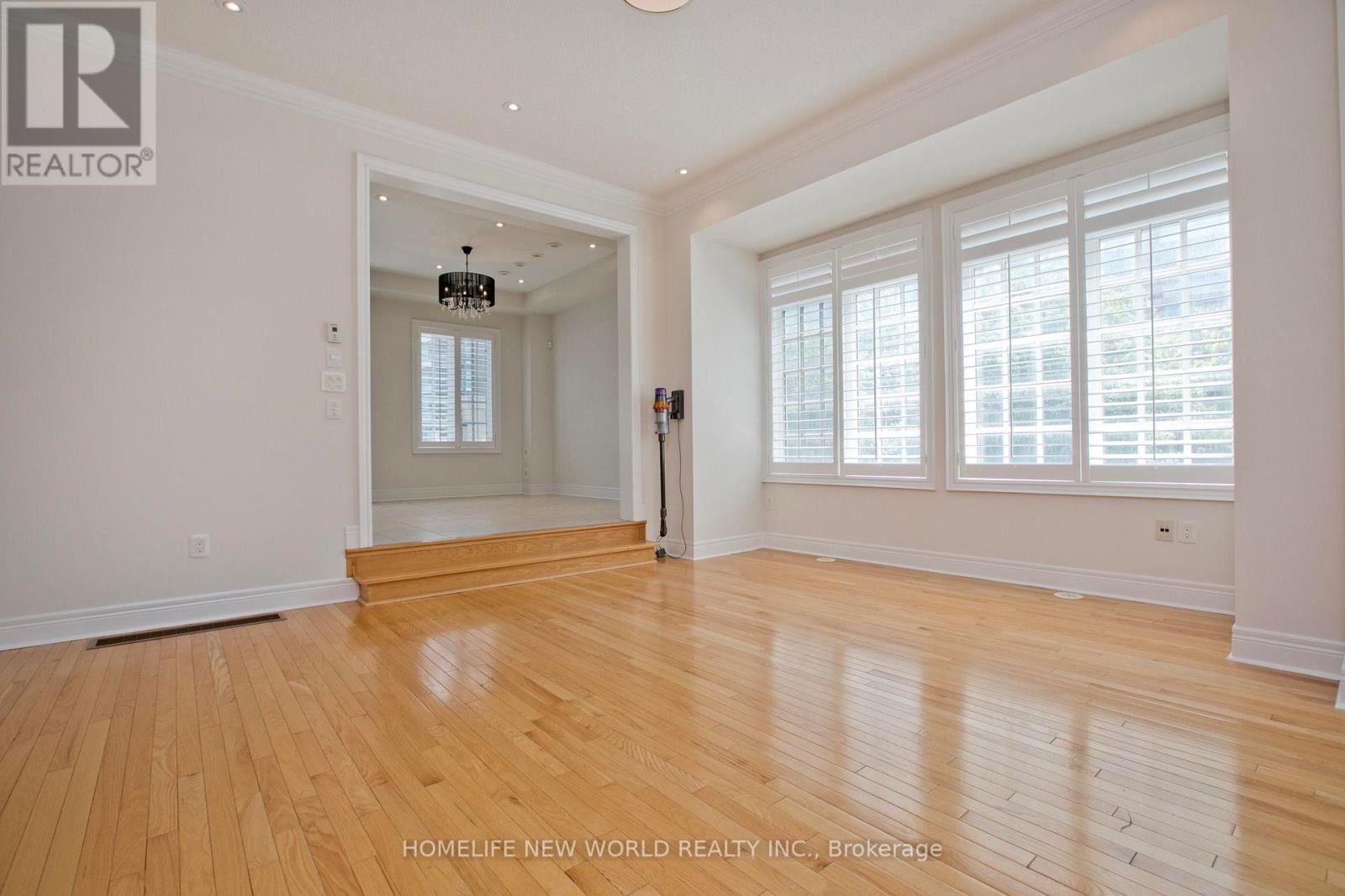 1 Mackenzie'S Stand Avenue, Markham, ON - Indoor Photo Showing Other Room