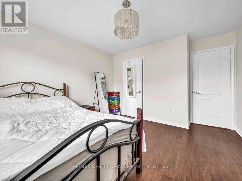 35 Peachleaf Crescent, Brampton, ON - Indoor Photo Showing Bedroom
