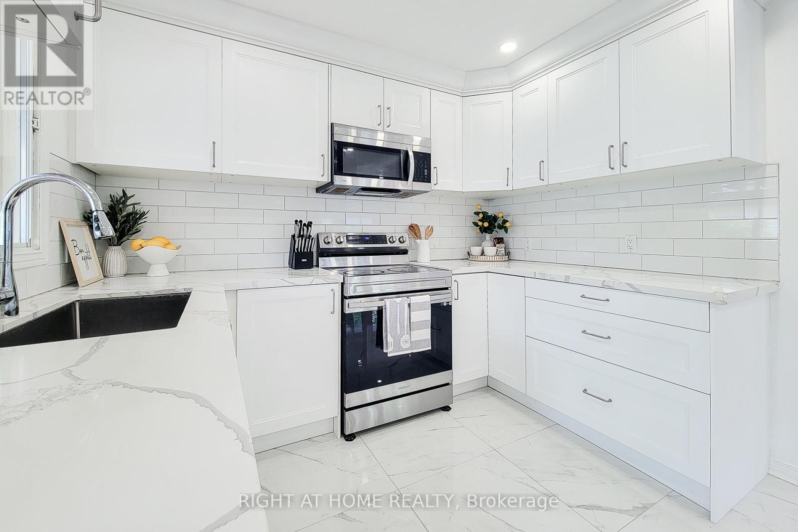 62 Hazel Street, St. Catharines, ON - Indoor Photo Showing Kitchen