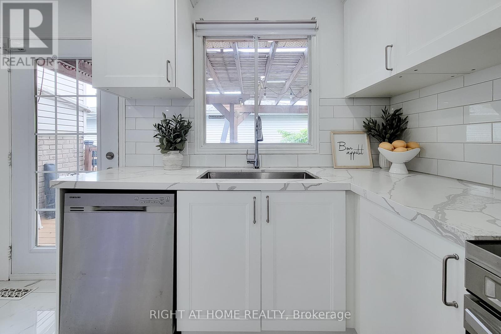 62 Hazel Street, St. Catharines, ON - Indoor Photo Showing Kitchen With Double Sink