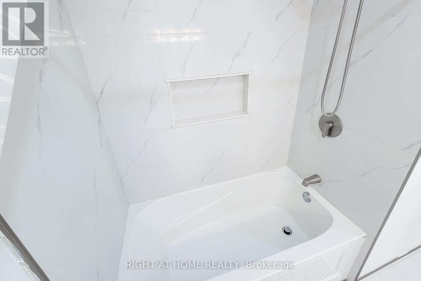 62 Hazel Street, St. Catharines, ON - Indoor Photo Showing Bathroom