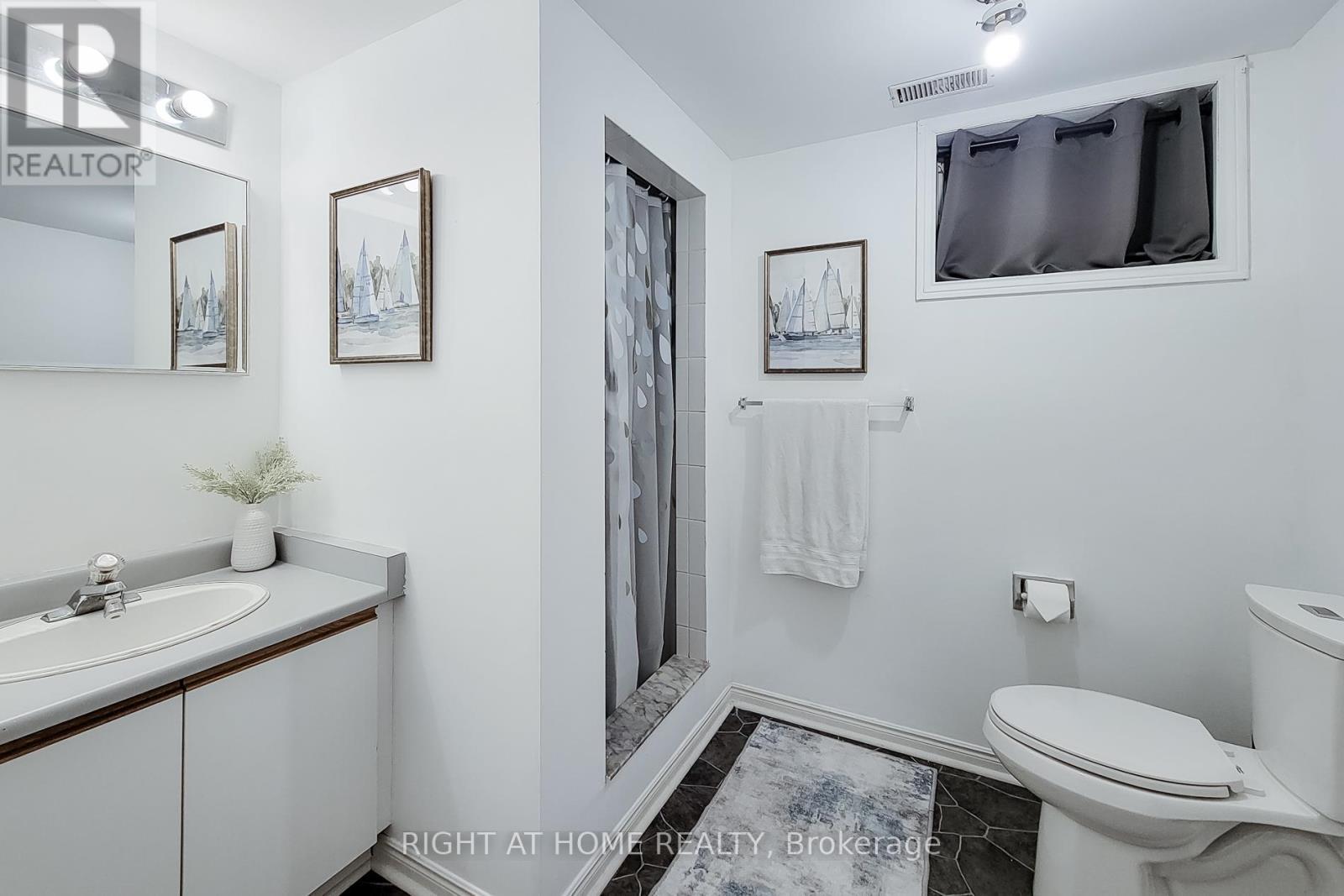 62 Hazel Street, St. Catharines, ON - Indoor Photo Showing Bathroom