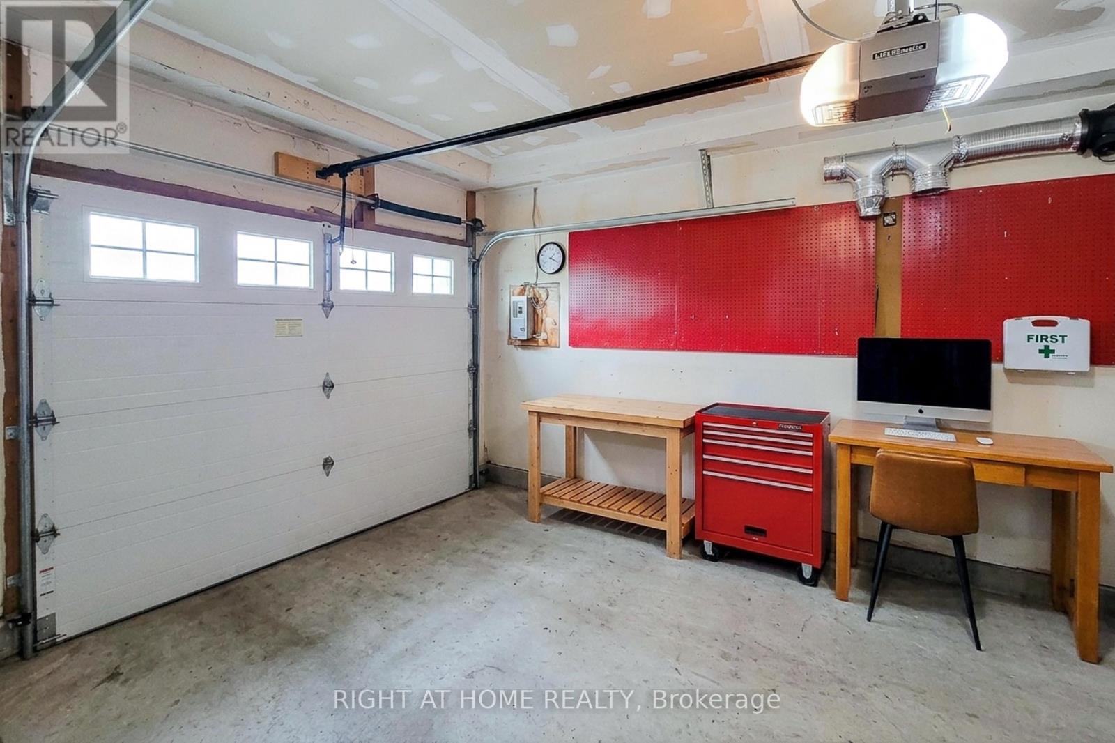 62 Hazel Street, St. Catharines, ON - Indoor Photo Showing Garage