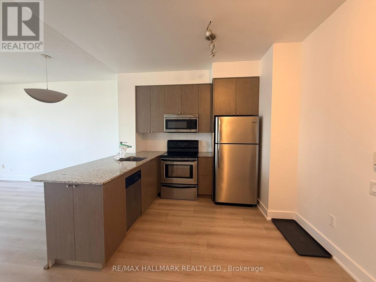 2011 - 23 Sheppard Avenue E, Toronto, ON - Indoor Photo Showing Kitchen