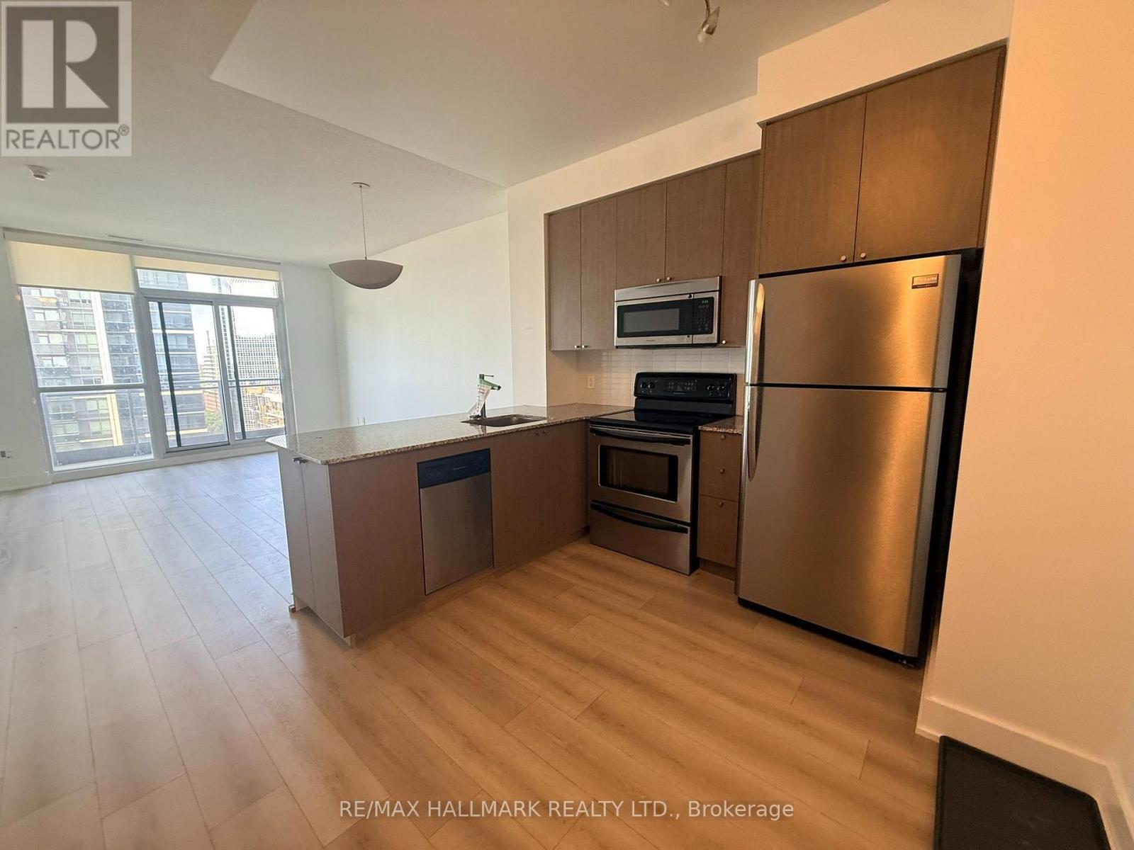 2011 - 23 Sheppard Avenue E, Toronto, ON - Indoor Photo Showing Kitchen