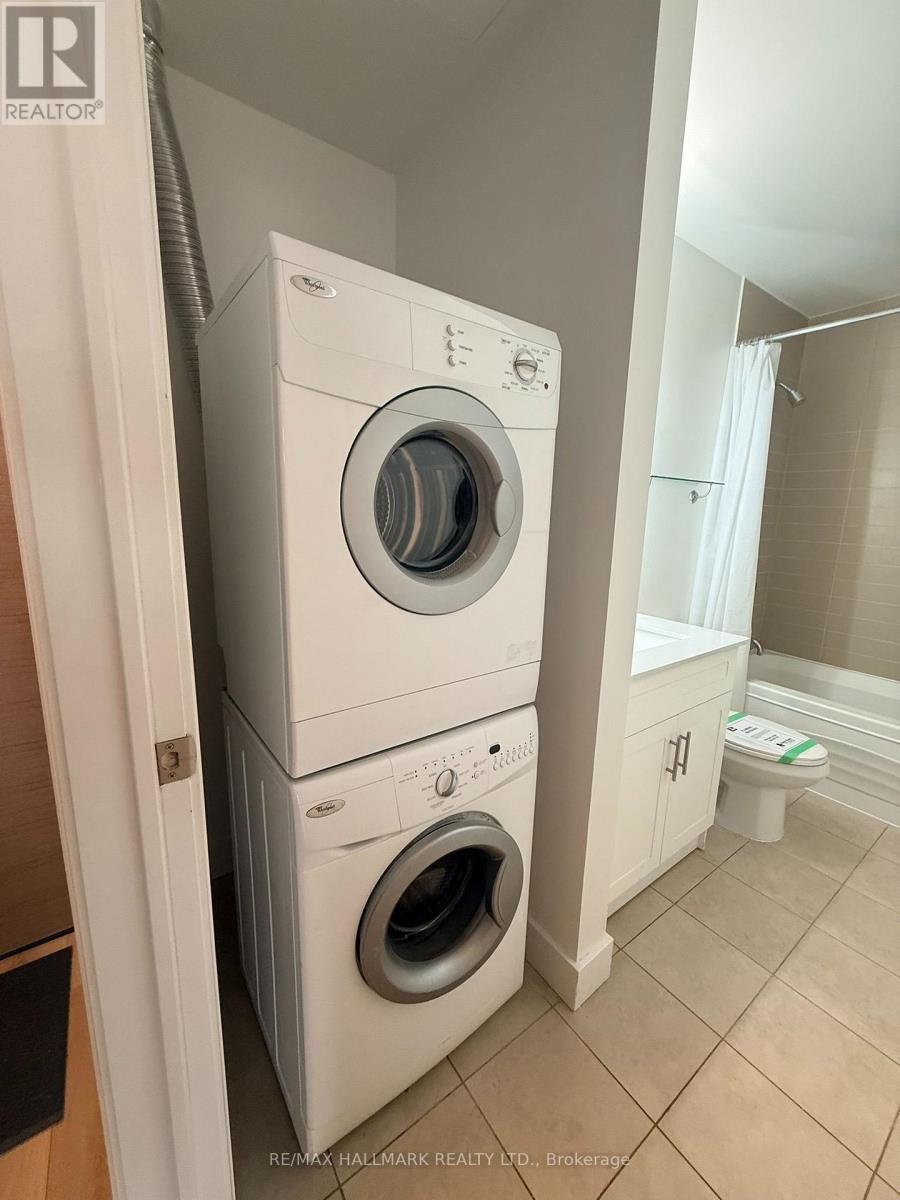 2011 - 23 Sheppard Avenue E, Toronto, ON - Indoor Photo Showing Laundry Room
