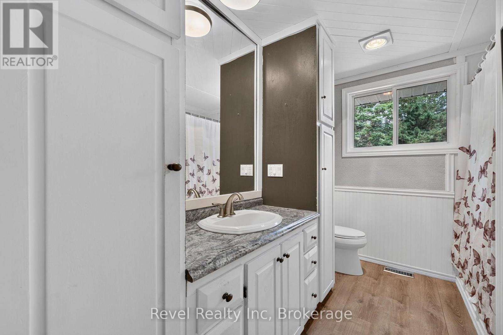 459 Cedar Point Road, Tiny, ON - Indoor Photo Showing Bathroom