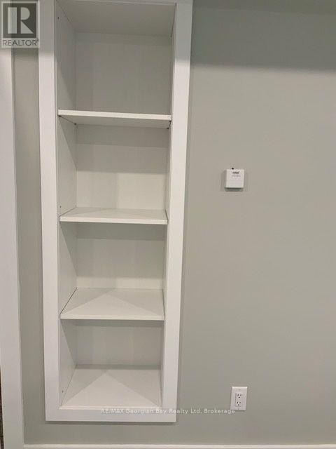 5 Oakwood Avenue S, Tiny, ON - Indoor