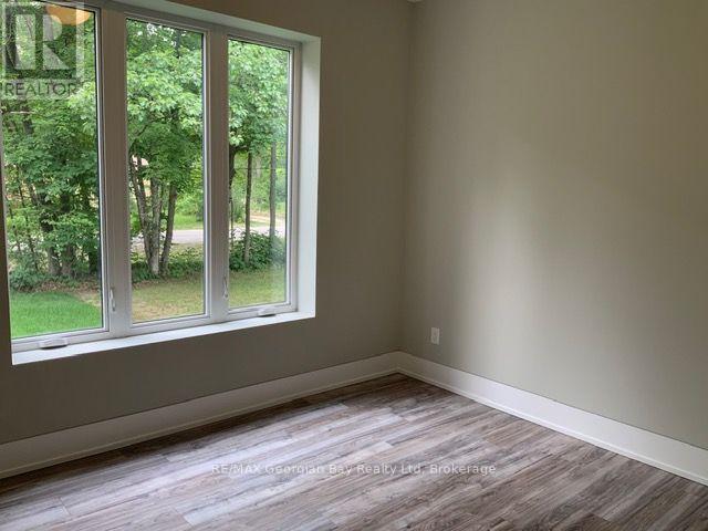 5 Oakwood Avenue S, Tiny, ON - Indoor Photo Showing Other Room