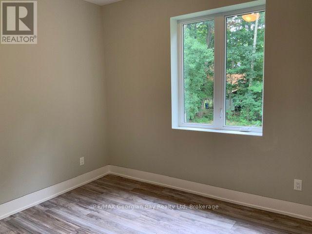 5 Oakwood Avenue S, Tiny, ON - Indoor Photo Showing Other Room