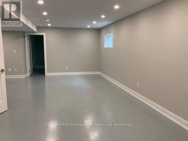 5 Oakwood Avenue S, Tiny, ON - Indoor Photo Showing Other Room