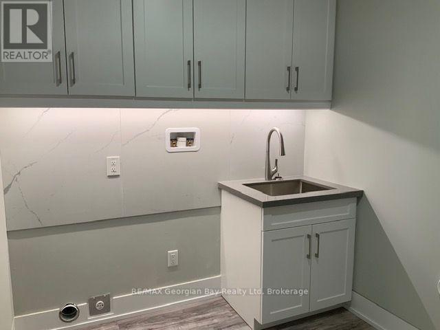 5 Oakwood Avenue S, Tiny, ON - Indoor