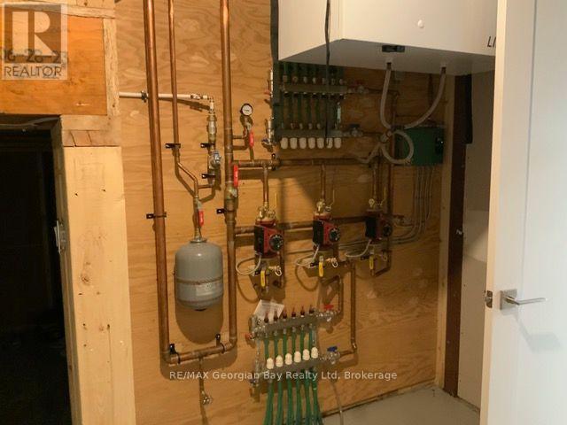 5 Oakwood Avenue S, Tiny, ON - Indoor Photo Showing Other Room