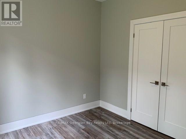 5 Oakwood Avenue S, Tiny, ON - Indoor Photo Showing Other Room