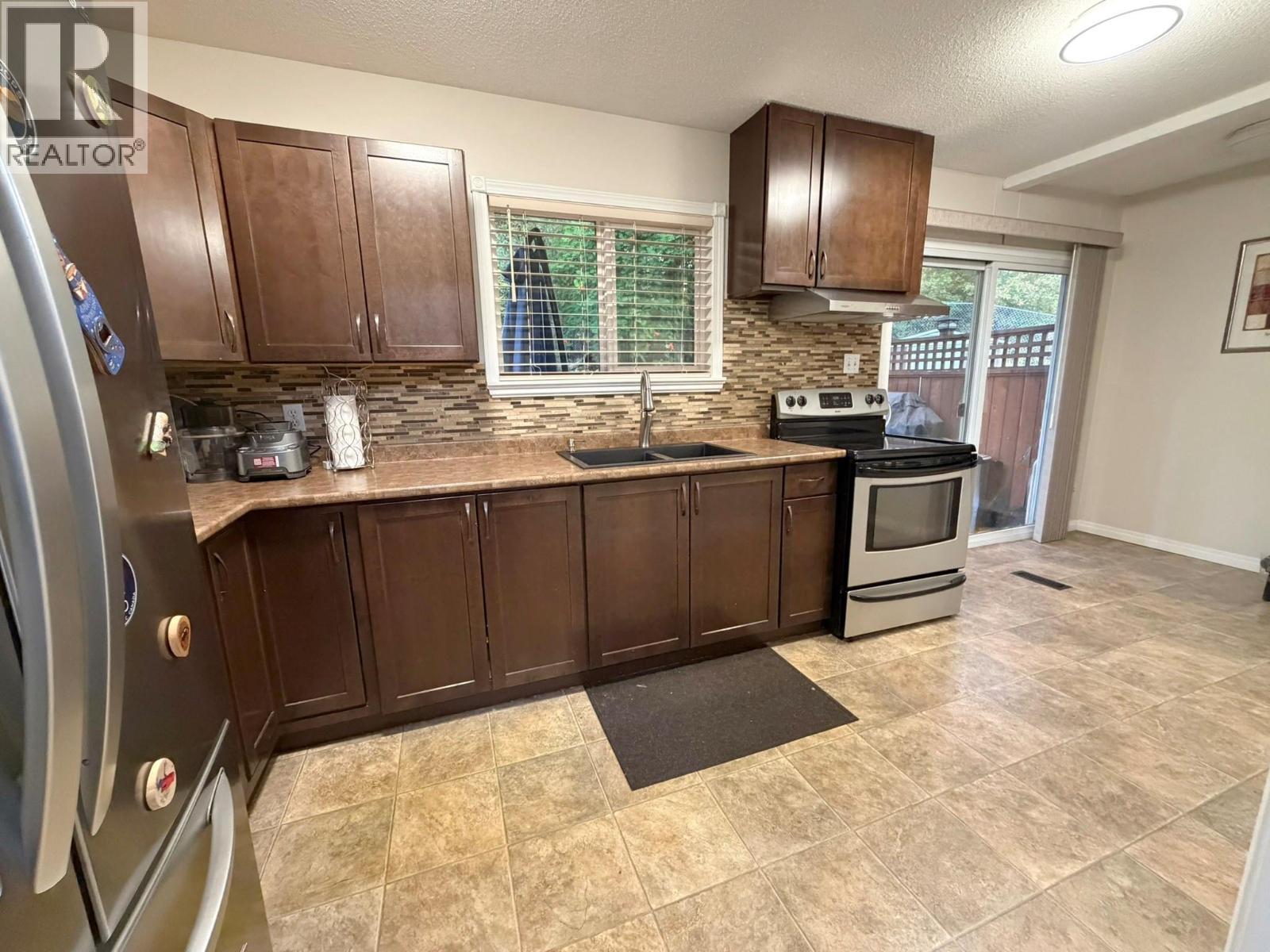 1469 Springhill Drive Unit# 58, Kamloops, BC - Indoor Photo Showing Kitchen