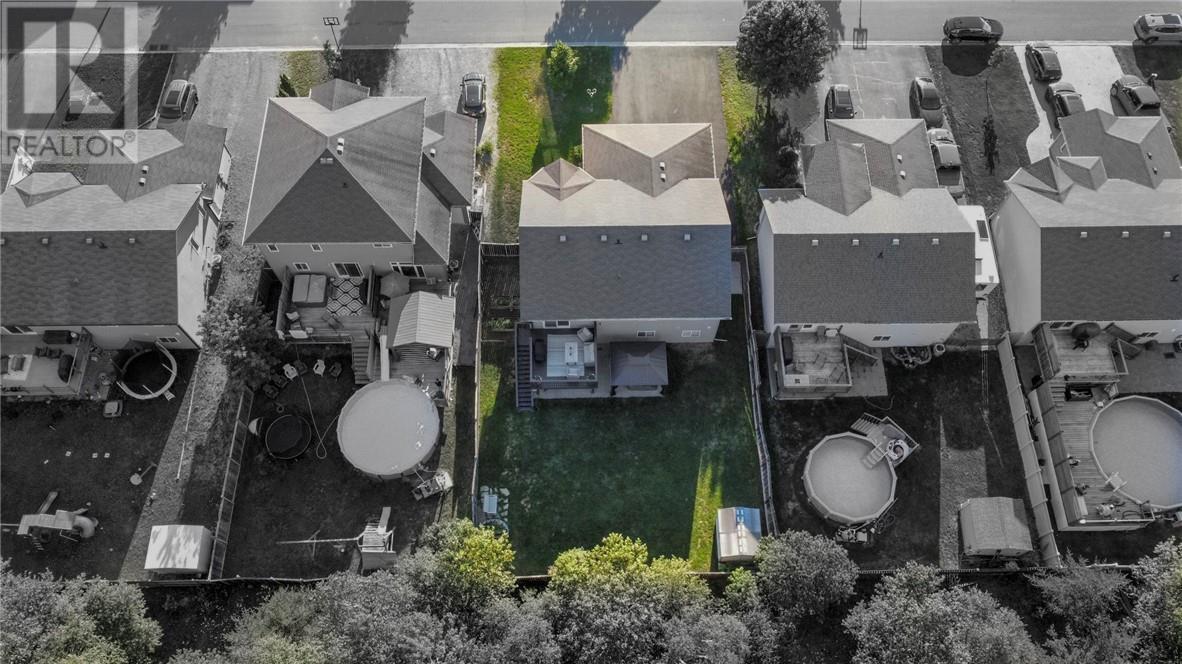 3086 Rebecca Street, Val Caron, ON - Outdoor