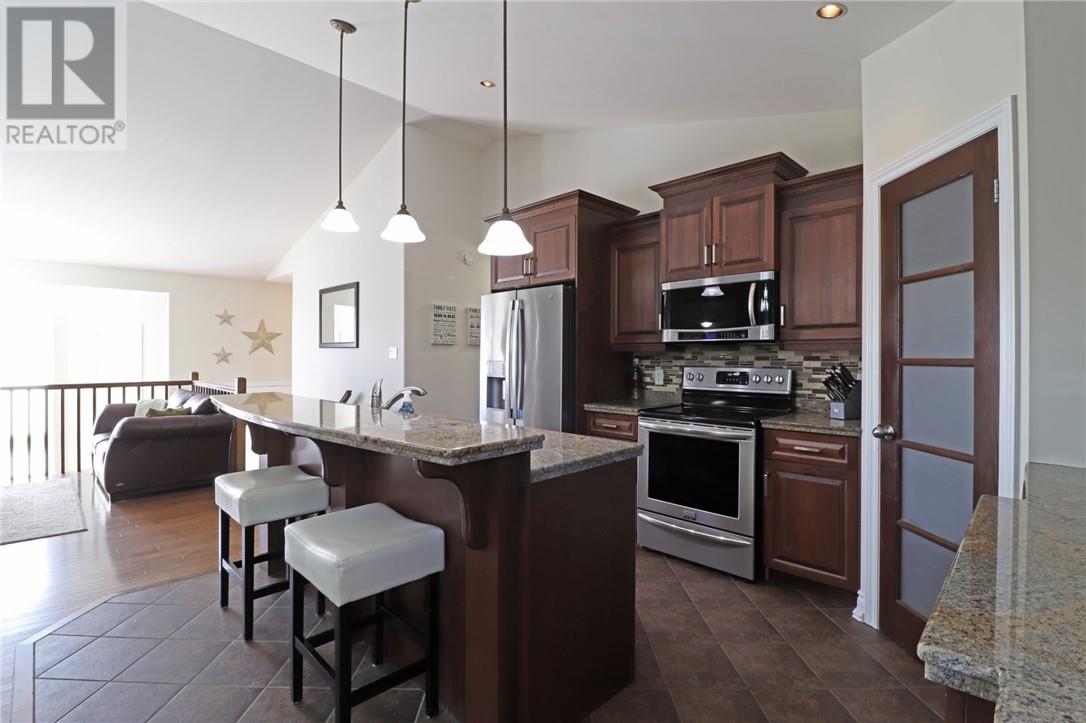 3086 Rebecca Street, Val Caron, ON - Indoor Photo Showing Kitchen With Upgraded Kitchen
