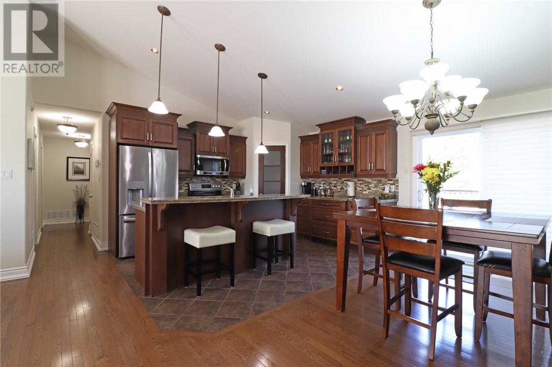 3086 Rebecca Street, Val Caron, ON - Indoor Photo Showing Dining Room