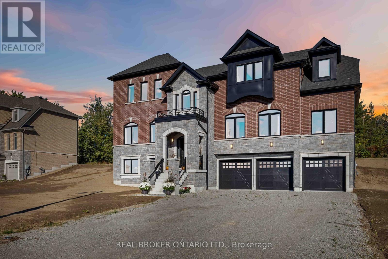 2236 Pemberton Way, Innisfil, ON - Outdoor With Facade