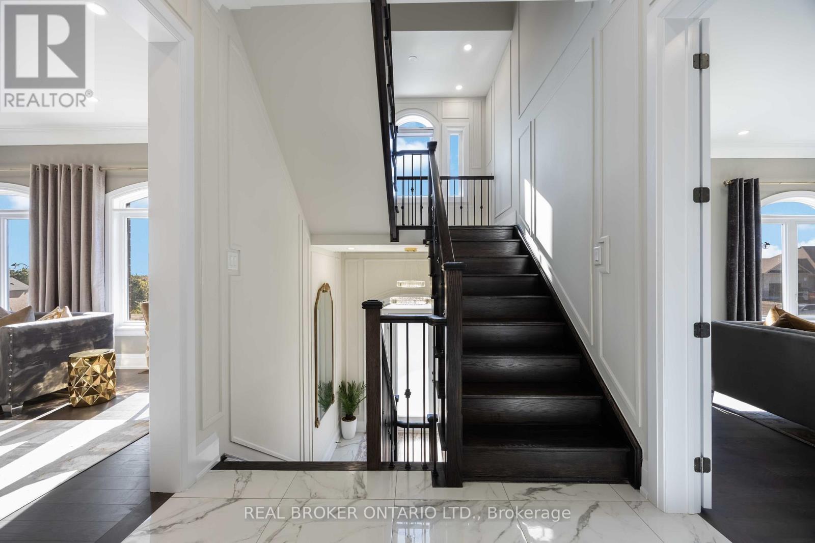 2236 Pemberton Way, Innisfil, ON - Indoor Photo Showing Other Room