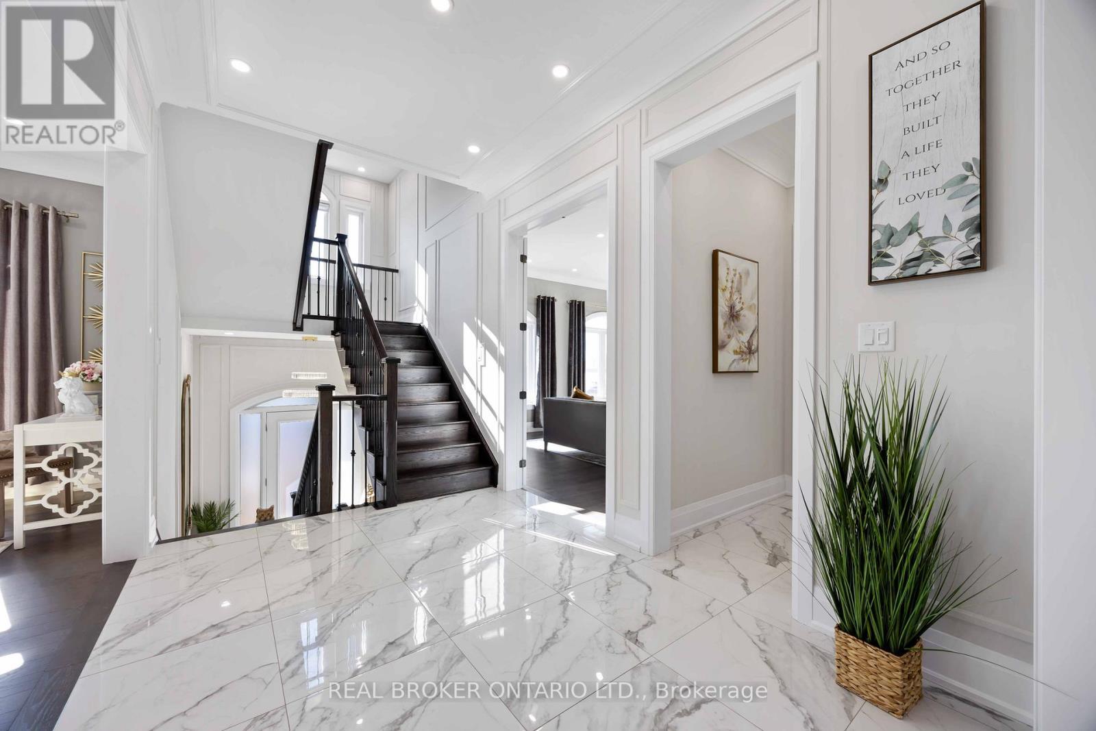 2236 Pemberton Way, Innisfil, ON - Indoor Photo Showing Other Room