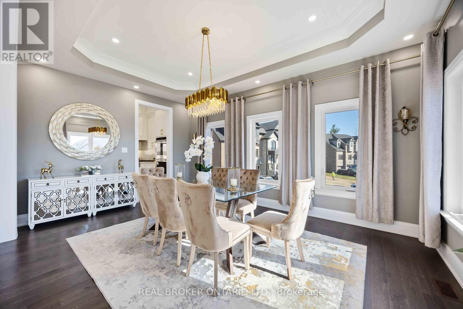 2236 Pemberton Way, Innisfil, ON - Indoor Photo Showing Dining Room