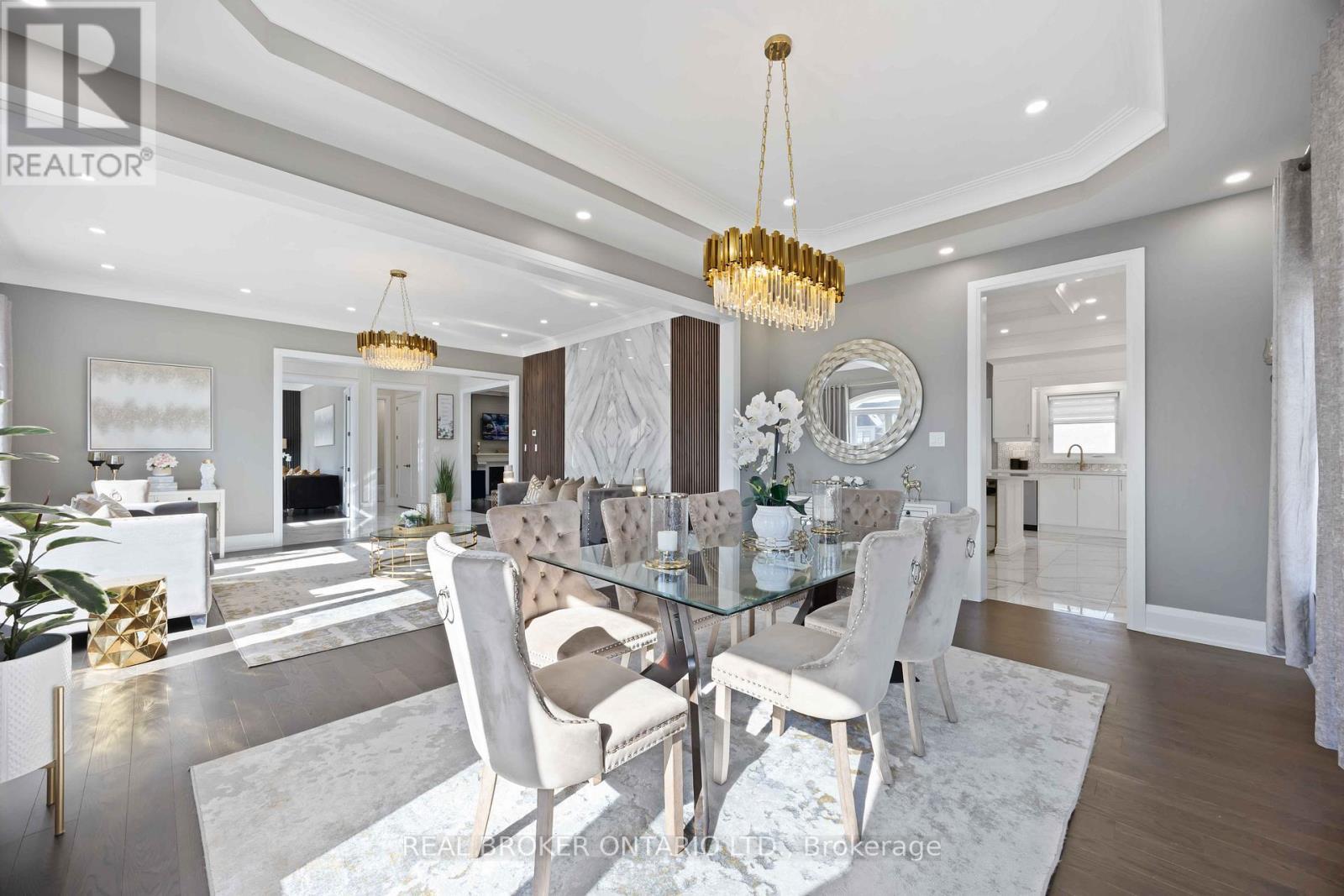 2236 Pemberton Way, Innisfil, ON - Indoor Photo Showing Dining Room