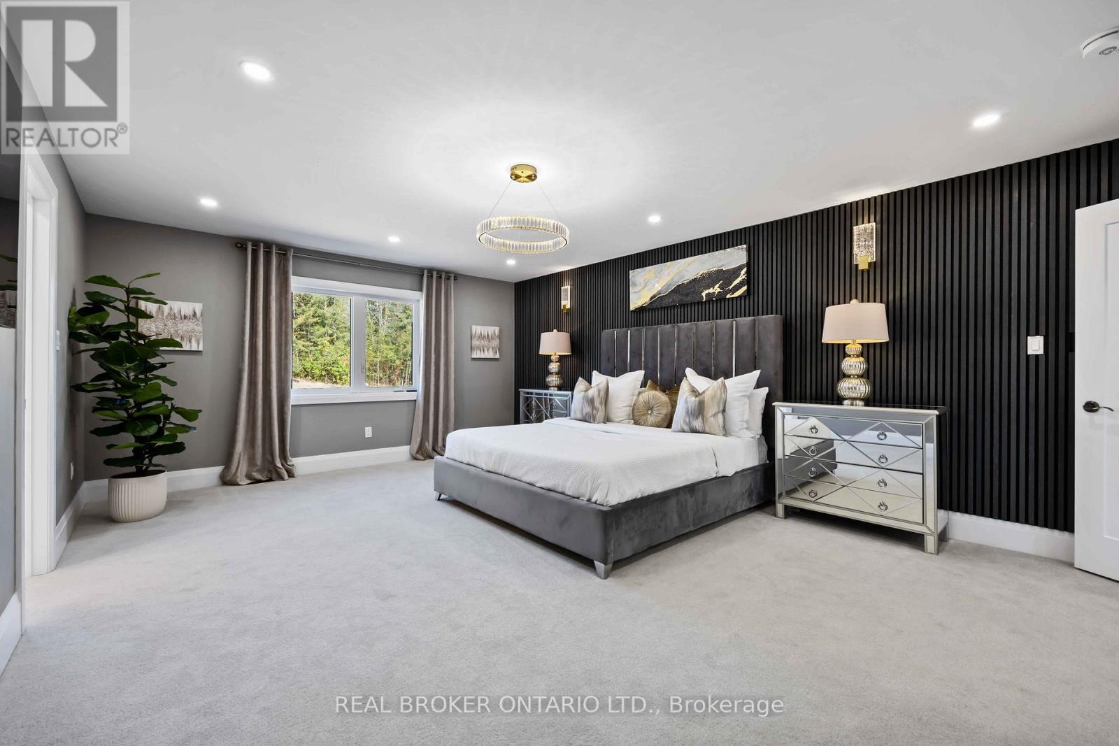 2236 Pemberton Way, Innisfil, ON - Indoor Photo Showing Bedroom