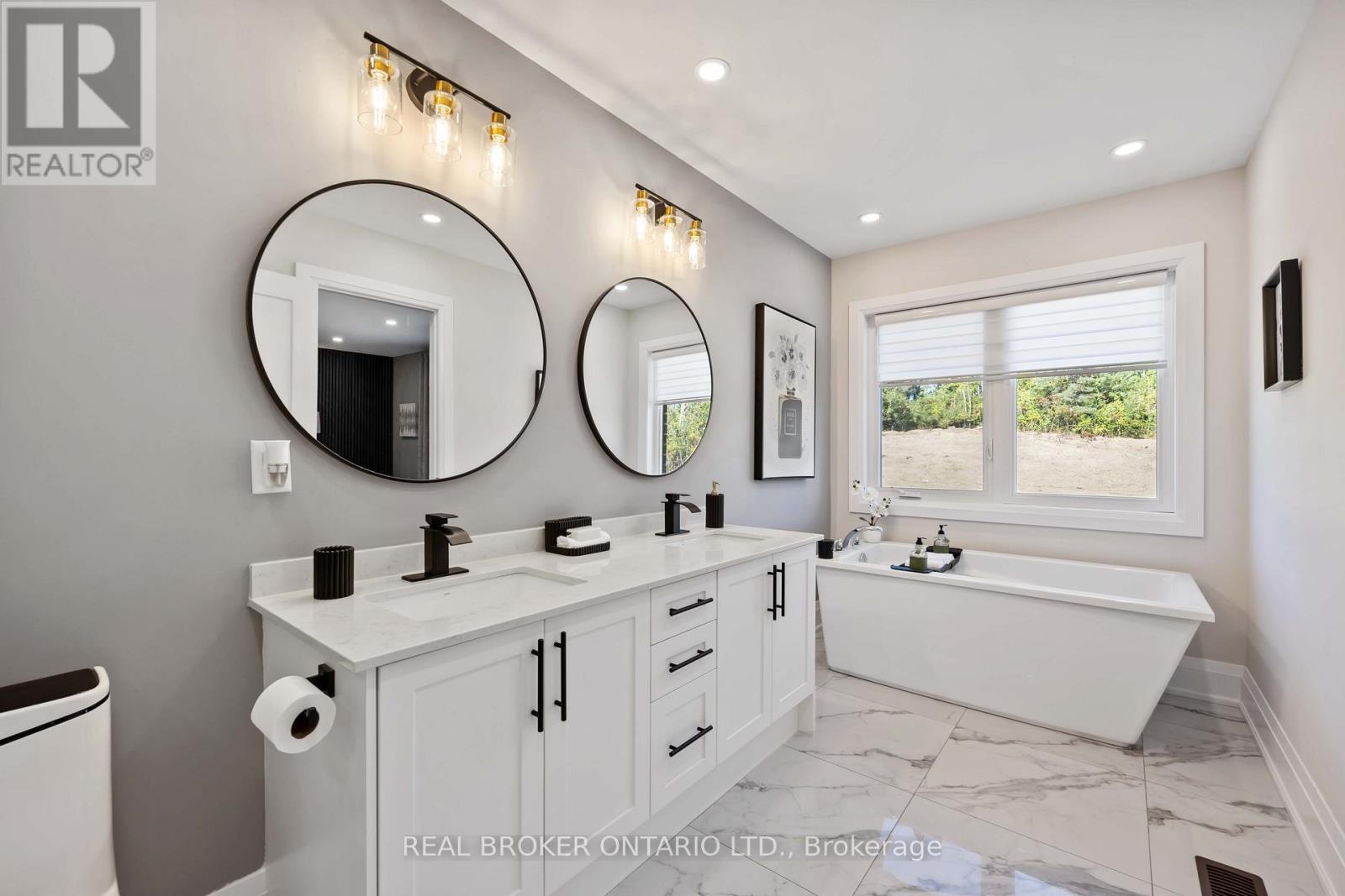 2236 Pemberton Way, Innisfil, ON - Indoor Photo Showing Bathroom