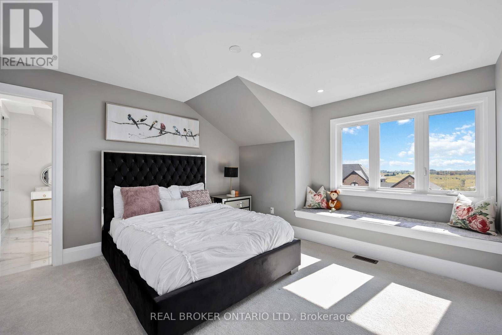 2236 Pemberton Way, Innisfil, ON - Indoor Photo Showing Bedroom