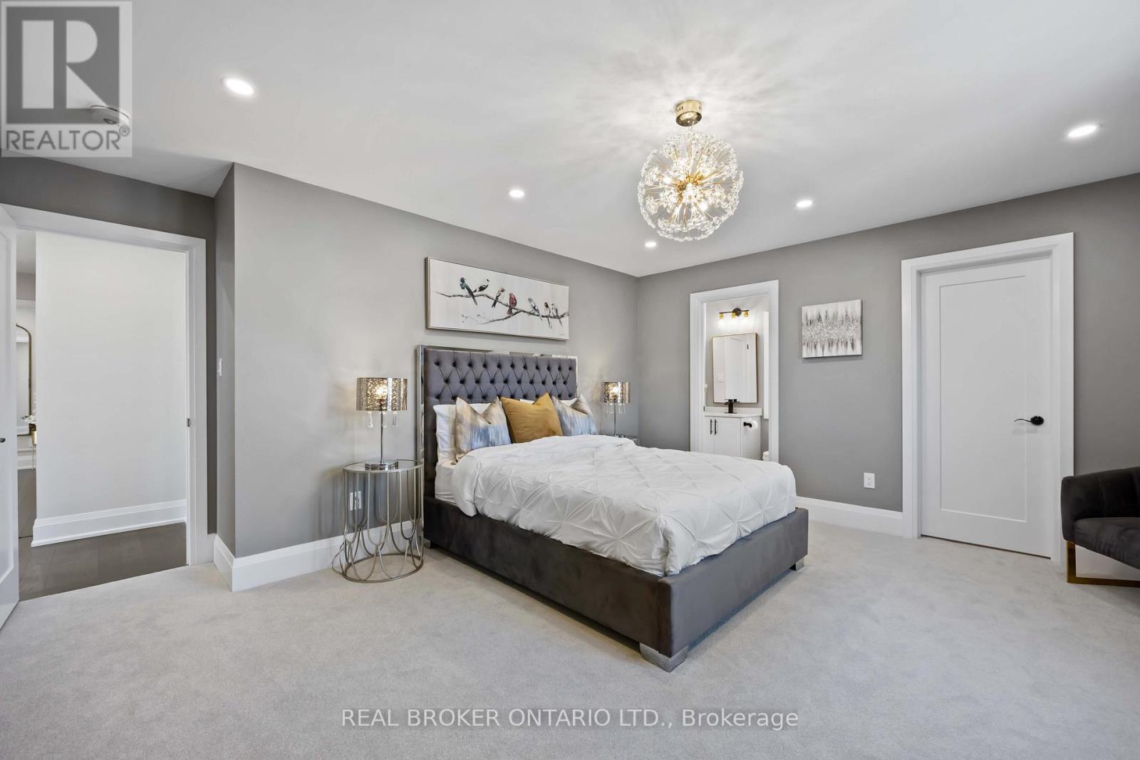 2236 Pemberton Way, Innisfil, ON - Indoor Photo Showing Bedroom