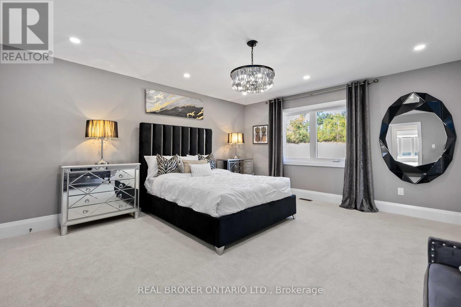 2236 Pemberton Way, Innisfil, ON - Indoor Photo Showing Bedroom