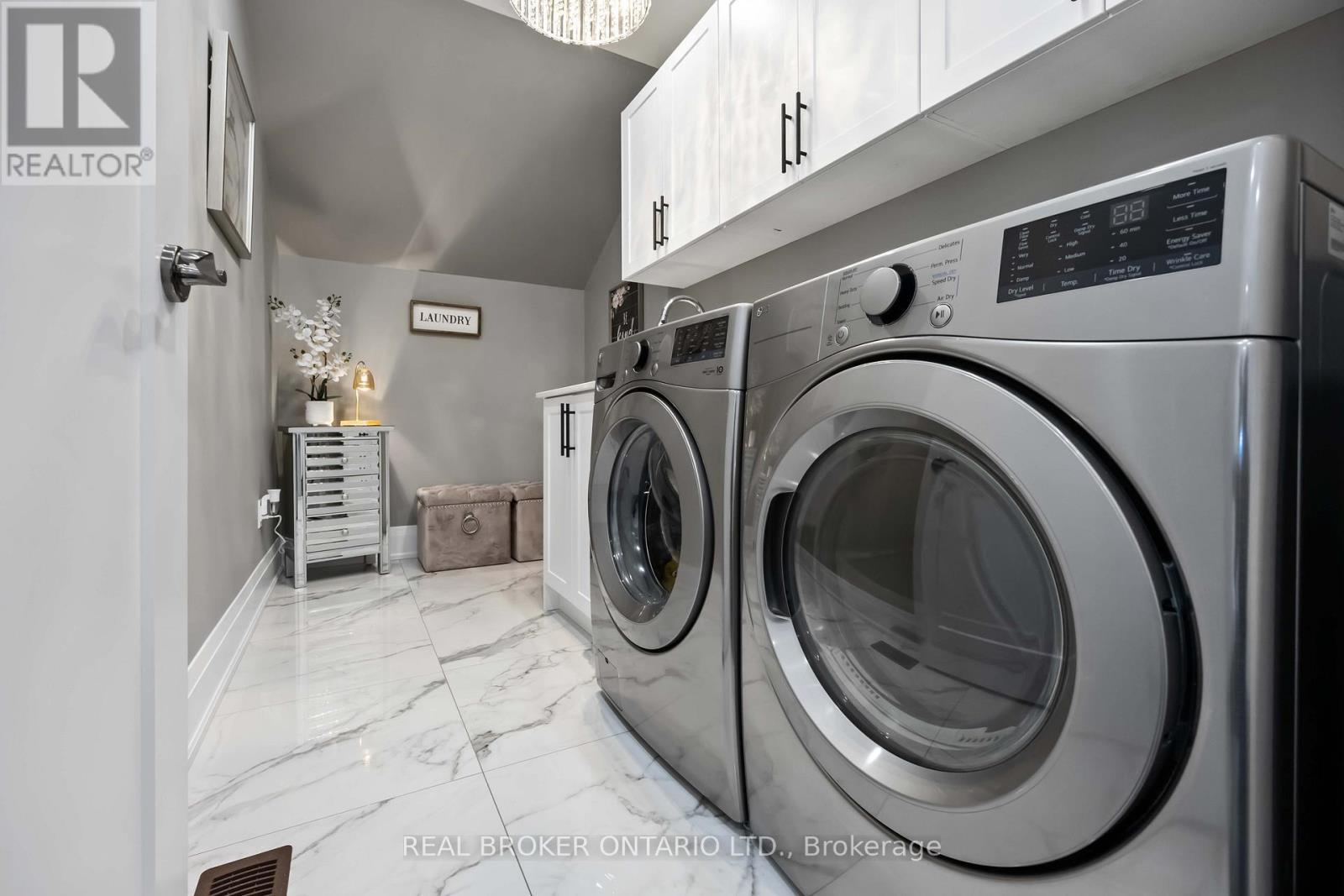2236 Pemberton Way, Innisfil, ON - Indoor Photo Showing Laundry Room