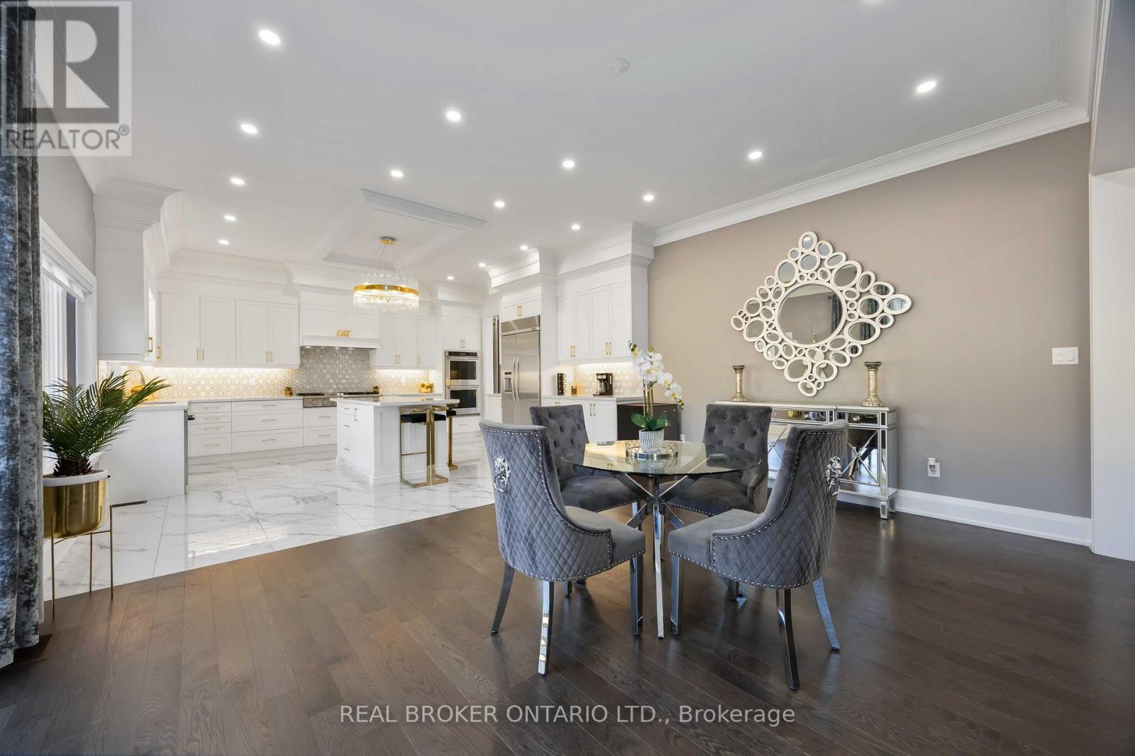 2236 Pemberton Way, Innisfil, ON - Indoor Photo Showing Dining Room