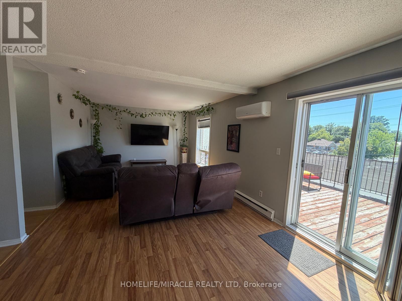 13 Yonge Street S, Springwater, ON